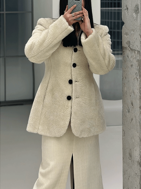여성 고급 겨울 결혼식 하객룩 슬림 무스탕 노카라 시어링 에코 퍼 자켓 하프코트 명품스타일